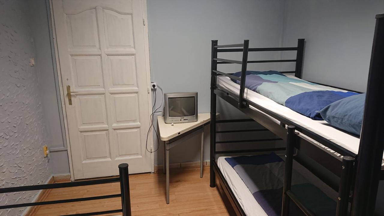 Pillango Munkasszallo Hostel *